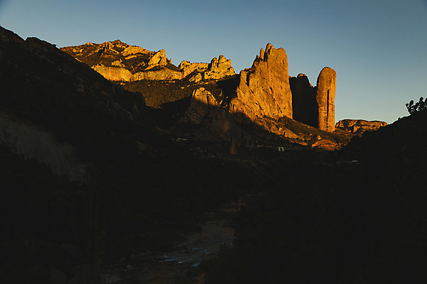 포토 JPG 해외이미지 벽 오렌지 자연 하늘 산 그림자 사람없음 빨간색 세로 파란색 강 일몰 하이킹 시골 스페인 정상 질감 천국 아라곤 내추럴 스페인어 인기 절정 지질학 해외포토 교육 유럽 컬러 과일 레저 노을 생태계 파일형식 이미지허브