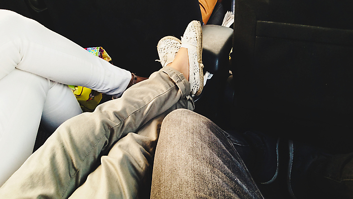 포토 JPG 해외이미지 딸 어린이 컨셉 가족 관계 맨발 발 엄마 바닥 아파트 주택 아이디어 함께함 실내 사랑 사람 사람없음 햇빛 맑음 기쁨 청바지 잡기 아빠 작음 묘사 발가락 뒤뜰 벌거벗은 안락 정확 해외포토 감정 바지 모션 날씨 내부 건물 신체부위 태양 크기 파일형식 이미지허브