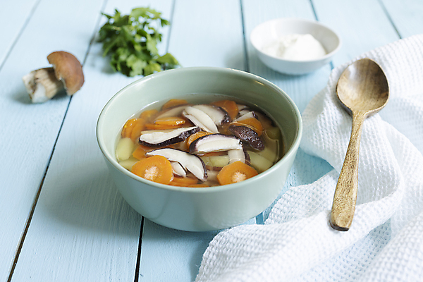 포토 JPG 해외이미지 접시 음식 백그라운드 다이어트 채소 재료 텍스트 자연 탁자 파슬리 건강 요리 사람없음 목재 갈색 주방 숟가락 식사 저녁식사 버섯 흰색 시골 신선 사발 플랫 맛 수프 정상 먹기 크림 유기농 날것 위치 레시피 폴란드 점심식사 곰팡이 그물버섯 식용 채식주의자 비건 해외포토 나무 식기 웰빙 유럽 컬러 가구 컨셉 모션 수저 사기그릇 생태계 채식 파일형식 이미지허브