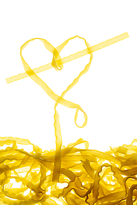 포토 JPG 해외이미지 모양 전통 문화 음식 백그라운드 포크 컨셉 다이어트 파스타 건강 스파게티 사랑 요리 사람없음 노란색 주방 식당 식사 저녁식사 이탈리아 소용돌이 흰색 하트 신선 엉킴 자르기 지중해 먹기 심볼 국수 질감 점심식사 고립 얇은 탄수화물 해외포토 식기 감정 유럽 바다 컬러 모션 서양음식 상점 회오리 면류 파일형식 이미지허브