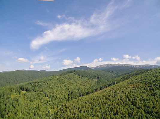 포토 JPG 해외이미지 나무 공원 유럽 도로 교통수단 여행 백그라운드 자연 하늘 휴가 산 안테나 파노라마 풍경 사람없음 야외 초록색 여름 뷰티 마을 환경 계곡 자유 시골 도시 황무지 숲 언덕 장면 산악지대 드론 루트 우크라이나 전국 조감도 해외포토 식물 계절 공공시설 나라 길 컬러 교통 컨셉 통신 교통시설 촬영기법 생태계 파일형식 이미지허브