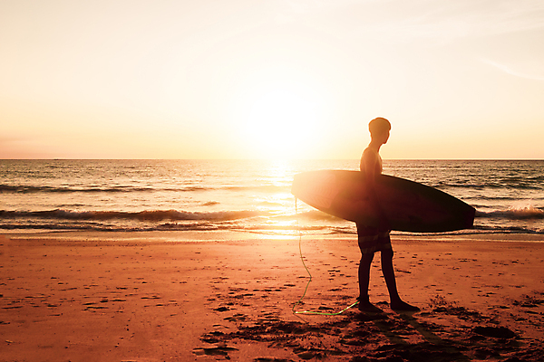 포토 JPG 해외이미지 남자 실루엣 파도 바다 여행 휴가 야외 맑음 일몰 서핑보드 발리 인도네시아 서퍼 무료 해외포토 아시아 섬 날씨 운동선수 촬영기법 사람 노을 보드_스포츠 파일형식 이미지허브