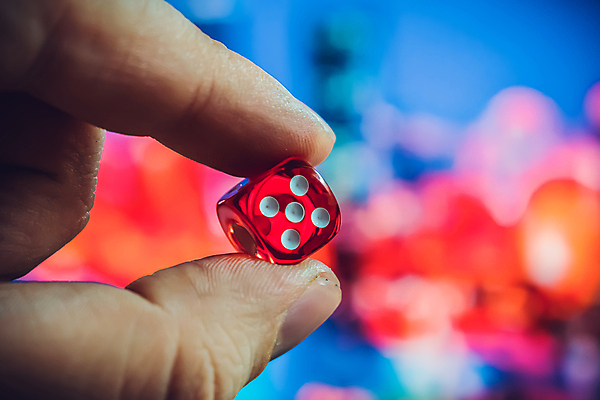 포토 JPG 해외이미지 라이프스타일 손 백그라운드 창문 손가락 유리 놀이 전등 손바닥 사람 취미 사람없음 빨간색 파란색 빛 컬러풀 숫자 게임 흰색 잡기 도시 투명 행운 도박 매끈함 야간 저녁 위험 손톱 심볼 오브젝트 카지노 사인 주사위 기회 다이아몬드 5 고립 복권 블러 해외포토 자연요소 문자 컬러 컨셉 모션 재질 조명 생활 신체부위 감각 보석 파일형식 이미지허브