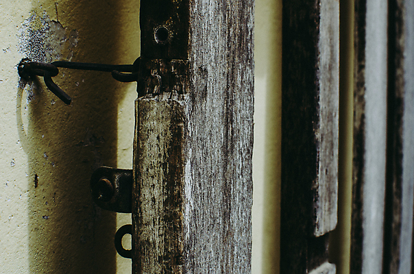 포토 JPG 해외이미지 백그라운드 2 건축양식 주택 자물쇠 안전 사람없음 목재 갈색 문 금속 오픈 보호 묘사 부식 질감 잠금 보안 대문 깨짐 옛날 해외포토 나무 건축 컬러 컨셉 재료 재질 건물 파일형식 이미지허브