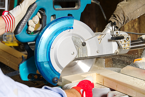 포토 JPG 해외이미지 직업 손 남자 산업 백그라운드 탁자 노동자 주택 사람 사람없음 목재 힘 기계 장비 공구 업무 원형 칼날 작업실 수리 널 위험 자르기 목수 목공예 건축업자 계약자 수목 조작 톱질 해외포토 도형 나무 건축 가구 컨셉 재료 모션 건물 신체부위 도구 작업 공예 계약 파일형식 이미지허브