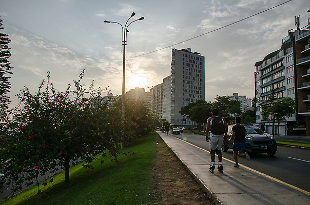 포토 JPG 해외이미지 1 라이프스타일 공원 여자 선 스포츠 백그라운드 건강 사람 사람없음 야외 파란색 달리기 조깅 스케이트 흰색 도시 시원함 롤러 마라톤 고립 공격적 달리기선수 주자 해외포토 공공시설 스포츠용품 컬러 컨셉 모션 경기 생활 운동 육상스포츠 육상선수 파일형식 이미지허브