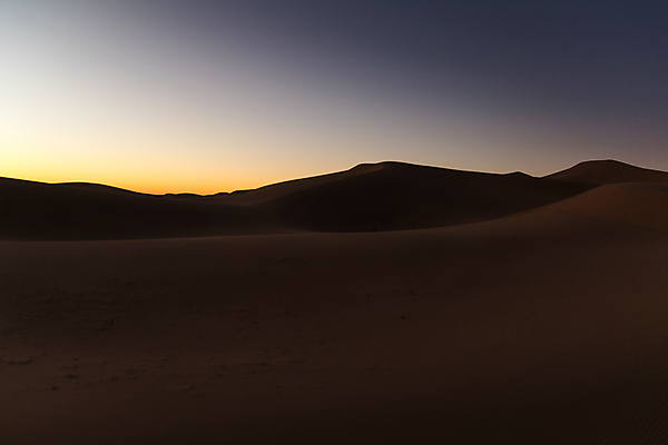 포토 JPG 해외이미지 모래 여행 백그라운드 컨셉 오렌지 아프리카 자연 하늘 건조 그림자 풍경 사람없음 야외 빨간색 여름 모래사장 태양 맑음 일몰 운전 사막 탐험 뜨거움 황무지 큼 모래언덕 언덕 지역 가뭄 멀리 모로코 사하라 오지 수평선 해외포토 자연요소 계절 나라 바다 컬러 과일 모션 날씨 노을 크기 생태계 파일형식 이미지허브