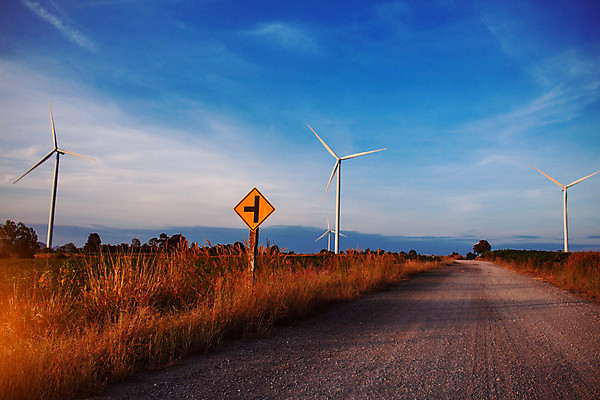 포토 JPG 해외이미지 도로 모래 여행 겨울 곡선 자연 하늘 아침 바람 휴가 산 풍경 사람없음 가로 여름 햇빛 농경지 노란색 맑음 활발 사막 풍차 시골 풍력에너지 방향 도로표지판 먼지 서명 카피스페이스 해외포토 주간 자연요소 계절 길 선 컬러 컨셉 교통시설 날씨 태양 농장 공백 표지판 그린에너지 생태계 파일형식 이미지허브