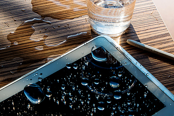 포토 JPG 해외이미지 백그라운드 유리 모바일 바닥 세포 그림자 사람없음 물 스마트폰 핸드폰 알약 우주 스크린 검은색 손상 젖음 떨어짐 스마트 질감 쏟아짐 옛날 해외포토 자연요소 컬러 컨셉 모션 재질 전자제품 스마트기기 약 파일형식 이미지허브