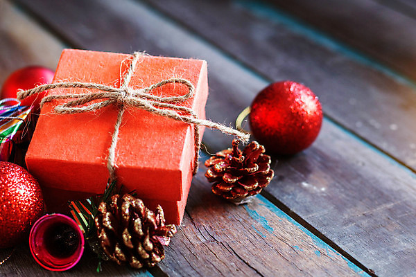 포토 JPG 해외이미지 계절 기념일 리본 종이 크리스마스 겨울 공 탁자 휴가 새로움 발렌타인데이 종류 선물 사람없음 목재 장식 가로 빨간색 파란색 상자 갈색 쌓기 우주 종 흰색 축하 인사 생일 작음 수집 활 노끈 수공예 바늘땀 핸드메이드 많음 해외포토 나무 줄 컬러 가구 컨셉 재료 모션 데이이벤트 이벤트 예절 크기 공예 파일형식 이미지허브