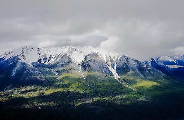 포토 JPG 해외이미지 나무 구름 공원 캐나다 자연 날씨 산 풍경 경사 사람없음 야외 초록색 환경 계곡 추위 흰색 황무지 숲 고도 언덕 산등성이 지역 내추럴 밴프 삼림지대 앨버타 눈내림 해외포토 자연요소 식물 공공시설 컬러 북아메리카 눈_날씨 생태계 파일형식 이미지허브