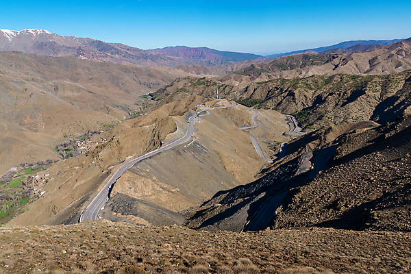 포토 JPG 해외이미지 도로 여행 컨셉 곡선 교통시설 아프리카 자동차 자연 산 안테나 풍경 사람없음 야외 여름 계곡 운전 사막 위험 가난 아스팔트 언덕 북쪽 모로코 통과 방법 옛날 절정 지그재그 지도책 해외포토 계절 나라 길 선 육상교통 교통 통신 모션 책 방향 시설 생태계 파일형식 이미지허브