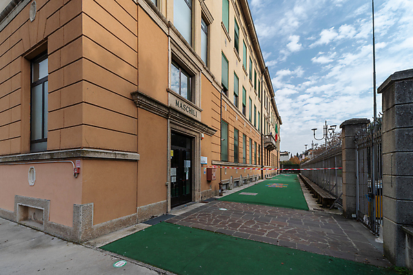 포토 JPG 해외이미지 외관 교육 유럽 백그라운드 건축양식 창문 학교 가족 지붕 벽돌 거리 주택 사람없음 야외 건물 장식 갈색 이탈리아 도시 역사 보행로 클래식 고급 로마 아치 대학교 타운 교외 로마인 옛날 차고 스타일 해외포토 건축물 건축 나라 길 컬러 컨셉 관계 인종 파일형식 이미지허브