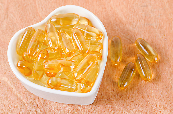 포토 JPG 해외이미지 그릇 의학 실내 사람없음 알약 약 하트 담기 나무배경 해외포토 모양 식기 백그라운드 모션 내부 파일형식 이미지허브