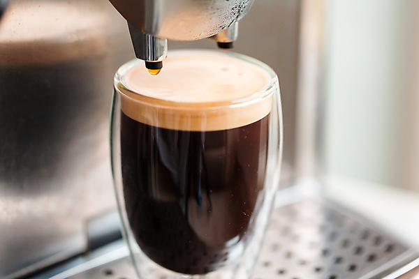 포토 JPG 해외이미지 직업 커피 음료 아침 콩 주택 사람없음 컵 갈색 금속 검은색 기계 거품 카페 흐름 우유 머그컵 신선 바 뜨거움 액체 붓기 아침식사 수증기 준비 만들기 아로마 향 아메리카노 카푸치노 카페테리아 에스프레소 따뜻한음료 라떼 방법 자동 철강 카페인 해외포토 주간 식기 컬러 컨셉 모션 재질 유제품 곡류 건물 상점 식사 파일형식 이미지허브