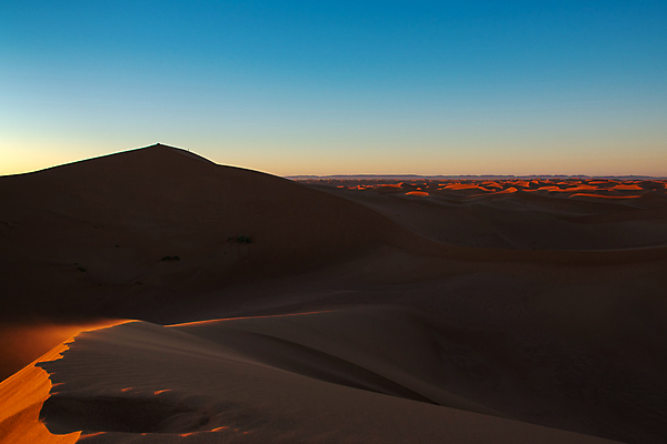 포토 JPG 해외이미지 모래 여행 백그라운드 컨셉 오렌지 아프리카 자연 하늘 건조 그림자 사람없음 야외 빨간색 모래사장 태양 맑음 일몰 운전 사막 탐험 뜨거움 황무지 큼 모래언덕 언덕 지역 가뭄 멀리 모로코 사하라 오지 수평선 해외포토 자연요소 나라 바다 컬러 과일 모션 날씨 노을 크기 생태계 파일형식 이미지허브