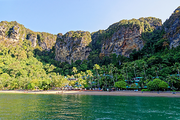 포토 JPG 해외이미지 아시아 모래 바다 섬 여행 태국 자연 하늘 호텔 휴가 휴식 산 손바닥 사람없음 물 파란색 관광지 야자수 항구 맑음 침묵 만 고급 휴양지 석호 내추럴 안다만 파라다이스 푸켓 해외포토 자연요소 나무 손 나라 컬러 컨셉 교통시설 숙소 날씨 소리 장소 생태계 파일형식 이미지허브
