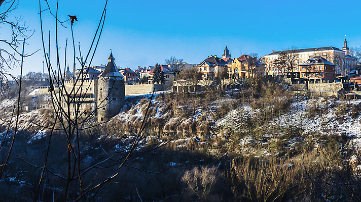 포토 JPG 해외이미지 유럽 벽 여행 겨울 건축양식 아침 거리 사람없음 야외 건물 탑 맑음 추위 도시 역사 언덕 타운 우크라이나 파멸 해외포토 주간 건축물 계절 건축 나라 컨셉 날씨 파일형식 소멸 이미지허브