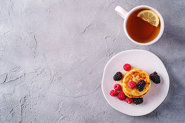 포토 JPG 해외이미지 접시 회색배경 사람없음 달콤 레몬 산딸기 블랙베리 팬케이크 콘크리트 카피스페이스 해외포토 식기 백그라운드 과일 케이크 공백 회색 맛 파일형식 이미지허브