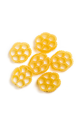 포토 JPG 해외이미지 전통 꽃 유럽 음식 백그라운드 다이어트 재료 탁자 나비넥타이 파스타 건강 스파게티 종류 요리 사람없음 식당 이탈리아 흰색 밀 지중해 메뉴 국수 질감 날것 모음 점심식사 마카로니 영양분 파르팔레 페스츄리 펜네 해외포토 식물 나라 빵 바다 컬러 가구 넥타이 곡류 서양음식 한글 상점 식사 면류 파스타면 파일형식 이미지허브