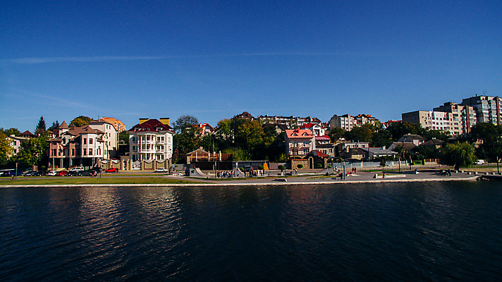 포토 JPG 해외이미지 구름 라이프스타일 유럽 호수 스포츠 포즈 모션 자연 하늘 안테나 건강 사람 풍경 사람없음 야외 초록색 물 여름 청춘 강 산책 자유 도시 내추럴 달리기선수 드론 우크라이나 조감도 해외포토 자연요소 계절 나라 컬러 컨셉 통신 휴식 생활 생태계 육상선수 파일형식 이미지허브
