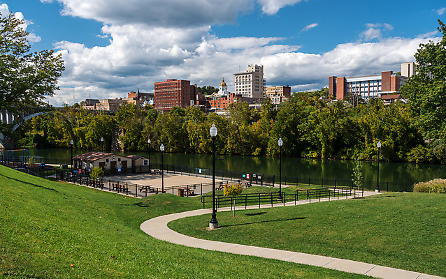 포토 JPG 해외이미지 나무 공원 파노라마 사람없음 건물 강 도시풍경 햇빛 맑음 가을 도시 도심 타운 스카이라인 해외포토 식물 건축물 계절 공공시설 날씨 촬영기법 풍경 태양 파일형식 이미지허브