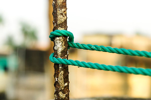 포토 JPG 해외이미지 디자인 밧줄 줄 액자 백그라운드 자연 안전 사람없음 장식 여름 울타리 컬러풀 스트레칭 힘 장비 당기기 보호 연결 결합 심볼 사인 부식 잠금 보안 옛날 지원 철강 해외포토 계절 컬러 컨셉 모션 담장 운동 생태계 파일형식 이미지허브