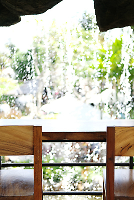 포토 JPG 해외이미지 공원 가구 의자 자연 휴식 사람없음 야외 물 여름 폭포 흐름 내추럴 해외포토 자연요소 계절 공공시설 생활용품 컨셉 생태계 파일형식 이미지허브