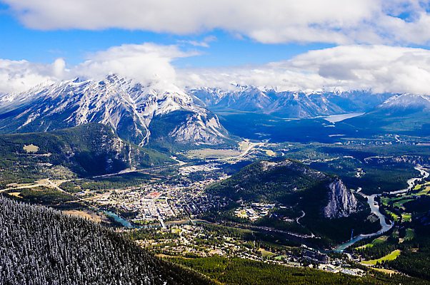 포토 JPG 해외이미지 나무 구름 캐나다 자연 하늘 산 풍경 경사 사람없음 야외 초록색 여름 파란색 강 마을 환경 계곡 얼음 정상 숲 땅 고도 언덕 휴양지 산등성이 서리 지역 타운 내추럴 밴프 앨버타 절정 눈내림 해외포토 자연요소 식물 계절 컬러 북아메리카 눈_날씨 장소 도시 생태계 파일형식 이미지허브