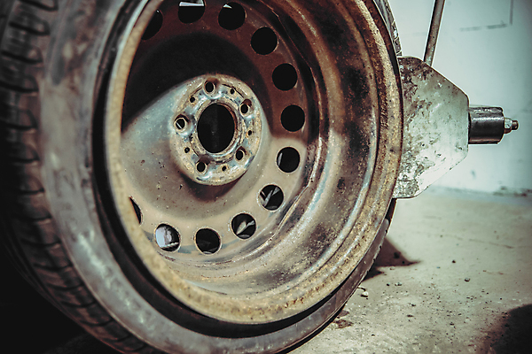 포토 JPG 해외이미지 직업 계절 산업 도로 교통시설 자동차 노동자 새로움 안전 사람없음 검은색 장비 공구 스패너 업무 바퀴 작업실 기술자 변화 수리 서비스 타이어 충격 고정 정비공 유지 교체 옛날 자동 차고 해외포토 길 육상교통 컬러 교통 컨셉 도구 작업 시설 파일형식 이미지허브