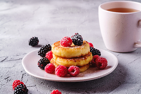 포토 JPG 해외이미지 접시 회색배경 사람없음 달콤 산딸기 블랙베리 팬케이크 콘크리트 해외포토 식기 백그라운드 과일 케이크 회색 맛 파일형식 이미지허브