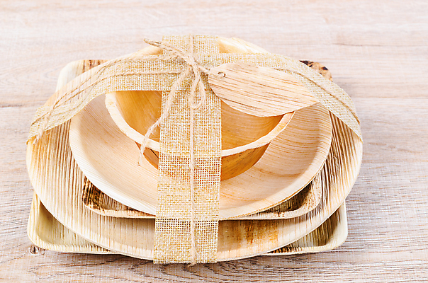 포토 JPG 해외이미지 종이 실내 사람없음 세트 꼬리표 자연보호 묶기 에코 친환경 에코라이프 노끈 나뭇잎모양 나무그릇 나무접시 친환경제품 제로웨이스트 나무배경 해외포토 모양 라이프스타일 그릇 접시 줄 백그라운드 모션 자연 나뭇잎 내부 목재 라벨 환경 그린캠페인 보호 사회이슈 파일형식 이미지허브