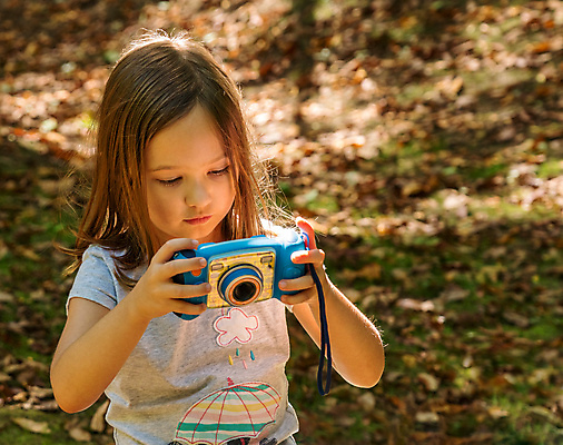 포토 JPG 해외이미지 백인 모델 라이프스타일 손 공원 여자 행복 어린이 자연 놀이 사람 취미 사람없음 야외 장난감 카메라 디지털 사진촬영 기쁨 잡기 자신감 디지털카메라 숲 작음 사진사 확인 호기심 그림 긍정 걸음마 해외포토 서양인 공공시설 감정 컨셉 모션 생활 신체부위 전자제품 촬영 크기 작가 생태계 파일형식 이미지허브