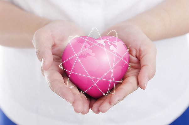 포토 JPG 해외이미지 모양 손 디자인 여자 유럽 지구 분홍색 여행 백그라운드 컨셉 비즈니스 부분 아프리카 자연 하늘 추상 휴가 아이디어 건강 관리 사랑 사람 사람없음 파란색 빛 세계 지구본 3D 평화 미국 행성 흰색 하트 잡기 연결 심볼 고립 소셜 해외포토 감정 나라 컬러 북아메리카 무늬 모션 신체부위 우주 디지털합성 생태계 파일형식 이미지허브