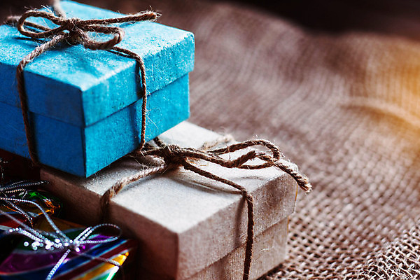 포토 JPG 해외이미지 계절 기념일 리본 종이 크리스마스 겨울 탁자 휴가 새로움 발렌타인데이 종류 선물 사람없음 목재 장식 가로 빨간색 파란색 상자 갈색 쌓기 우주 흰색 축하 인사 생일 작음 수집 활 노끈 수공예 바늘땀 핸드메이드 많음 해외포토 나무 줄 컬러 가구 컨셉 재료 모션 데이이벤트 이벤트 예절 크기 공예 파일형식 이미지허브