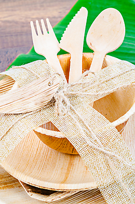 포토 JPG 해외이미지 종이 잎 실내 근접촬영 사람없음 목재 세트 꼬리표 자연보호 나이프 묶기 에코 친환경 에코라이프 노끈 나무숟가락 나뭇잎모양 나무그릇 나무접시 나무포크 친환경제품 제로웨이스트 해외포토 모양 나무 식물 라이프스타일 그릇 식기 접시 줄 뷰포인트 포크 재료 모션 자연 나뭇잎 내부 라벨 환경 숟가락 그린캠페인 칼 보호 사회이슈 파일형식 이미지허브