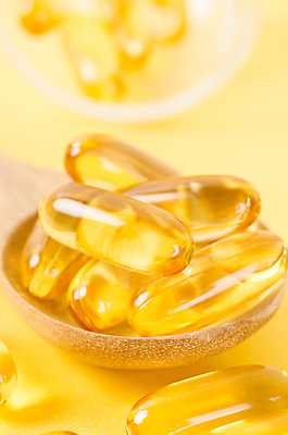 포토 JPG 해외이미지 의학 실내 근접촬영 사람없음 아웃포커스 알약 약 나무숟가락 노란배경 해외포토 뷰포인트 백그라운드 촬영기법 내부 노란색 숟가락 파일형식 이미지허브