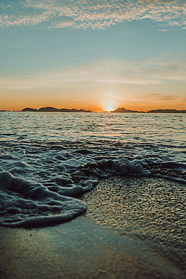 포토 JPG 해외이미지 파도 바다 하늘 해변 사람없음 야외 일몰 야간 해외포토 자연요소 노을 파일형식 이미지허브