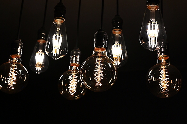 포토 JPG 해외이미지 전구 유리 검은배경 조명 아이디어 사람없음 장식 빛 힘 방 에너지 램프 뜨거움 황금 철사 고립 해외포토 백그라운드 컨셉 재질 검은색 파일형식 이미지허브