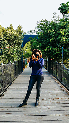 포토 JPG 해외이미지 백인 모델 라이프스타일 여자 행복 유럽 여행 백그라운드 휴가 거리 한명 미소 웃음 사람 성인 야외 여름 뷰티 유행 여행객 카메라 사진촬영 장비 수확 흰색 잡기 도시 클래식 사진사 그림 복고 내추럴 옛날 힙스터 해외포토 서양인 1 계절 패션 감정 나라 컬러 컨셉 농업 모션 표정 생활 전자제품 촬영 작가 파일형식 이미지허브