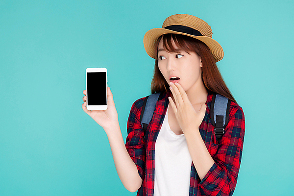 포토 JPG 해외이미지 라이프스타일 응시 여자 행복 아시아 여행 백그라운드 배낭 통신 모바일 휴가 대화 한명 동양인 성인 10대 파란색 스마트폰 핸드폰 여행객 디지털 놀람 표현 메시지 전화기 스마트 흥분 충격 보여주기 고립 힙스터 해외포토 1 시선 패션 감정 나라 컬러 컨셉 가방 모션 청소년 표정 말하기 사람 인종 생활 전자제품 스마트기기 파일형식 이미지허브