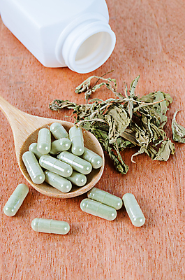 포토 JPG 해외이미지 의학 실내 사람없음 알약 약 약병 허브 나무숟가락 나무배경 해외포토 식물 백그라운드 내부 숟가락 병_담는 파일형식 이미지허브