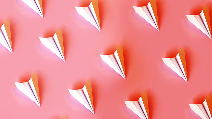 포토 JPG 해외이미지 종이 패턴 실내 사람없음 여러개 종이비행기 분홍색배경 해외일러스트 분홍색 다수 백그라운드 무늬 내부 종이접기 파일형식 이미지허브