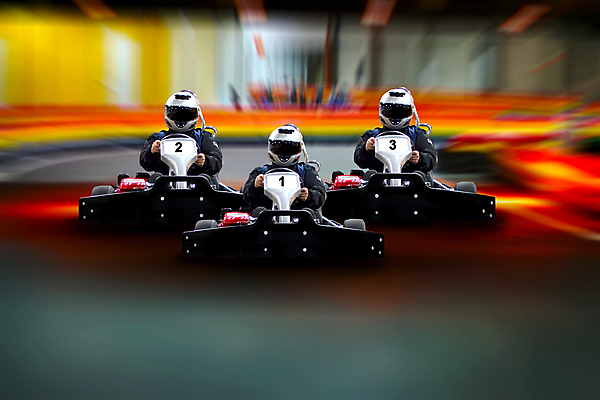 포토 JPG 해외이미지 라이프스타일 배너 백그라운드 자동차 하늘 실내 3 한명 야외 파란색 경쟁 카트 운전 레이싱 운전사 속도 바둑 레이서 선로 카피스페이스 해외포토 직업 1 육상교통 컬러 컨셉 모션 놀이 사람 시합 내부 생활 공백 파일형식 이미지허브