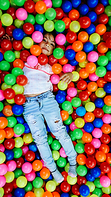 포토 JPG 해외이미지 백인 행복 어린이 장난 공 학교 놀이 휴가 실내 한명 미소 웃음 사람 파란색 컬러풀 파티 거품 기쁨 게임 원형 생일 그룹 놀이터 플라스틱 공평 거짓말 해외포토 도형 서양인 1 교육 기념일 감정 컬러 재질 표정 이벤트 내부 파일형식 이미지허브