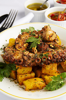 포토 JPG 해외이미지 접시 음식 채소 감자 건강 육류 요리 사람없음 빨간색 초록색 식당 식사 저녁식사 튀김 흰색 스페인 맛 그릴 굽기 해산물 향신료 올리브 매움 문어 후추 점심식사 스페인어 해외포토 식기 열매 유럽 컬러 컨셉 식재료 주방용품 연체동물 상점 수중동물 구이 향미료 파일형식 이미지허브