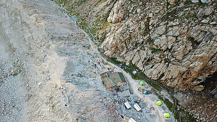 포토 JPG 해외이미지 도로 모래 여행 백그라운드 자연 하늘 산 주택 안테나 텐트 사람 풍경 경사 사람없음 야외 여름 강 모래사장 여행객 계곡 캠핑 하이킹 사막 황무지 정상 지역 암초 내추럴 드론 조감도 해외포토 계절 길 바다 통신 교통시설 레저 캠핑도구 건물 생태계 파일형식 이미지허브