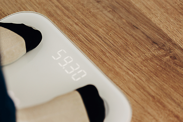 포토 JPG 해외이미지 라이프스타일 스포츠 컨셉 신체 다이어트 통신 발 건강 저울 사람 사람없음 운동 디지털 스크린 모니터 터치 흰색 긴급 어플리케이션 몸무게 연결 비만 측정 시스템 혁명 돌봄 합판 웨어러블 해외포토 컬러 모션 생활 신체부위 컴퓨터 몸매 파일형식 이미지허브