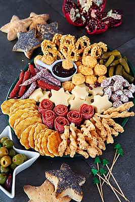 포토 JPG 해외이미지 기념일 별 크리스마스 휴가 치즈 사람없음 크리스마스트리 파티 크래커 소시지 올리브 살라미 입가심 짠맛 브레첼 해외포토 자연요소 열매 디저트 유제품 이벤트 쿠키 가공식품 맛 파일형식 이미지허브