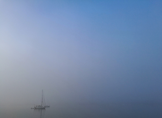 포토 JPG 해외이미지 스포츠 파도 바다 여행 요트 자연 하늘 바람 날씨 휴가 항해 사람없음 야외 물 파란색 항구 침묵 자유 안개 흰색 만 보트 큼 크루즈 방파제 함선 닻 돛대 레가타 뿌연 해외포토 자연요소 공공시설 컬러 컨셉 배_교통 교통시설 소리 크기 생태계 파일형식 이미지허브